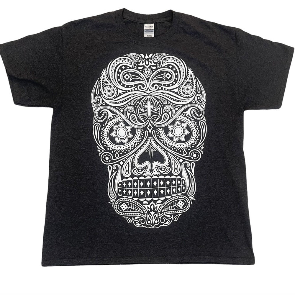 Gray and White Sugar Skull Shirt Sleeve T-Shirt Size L